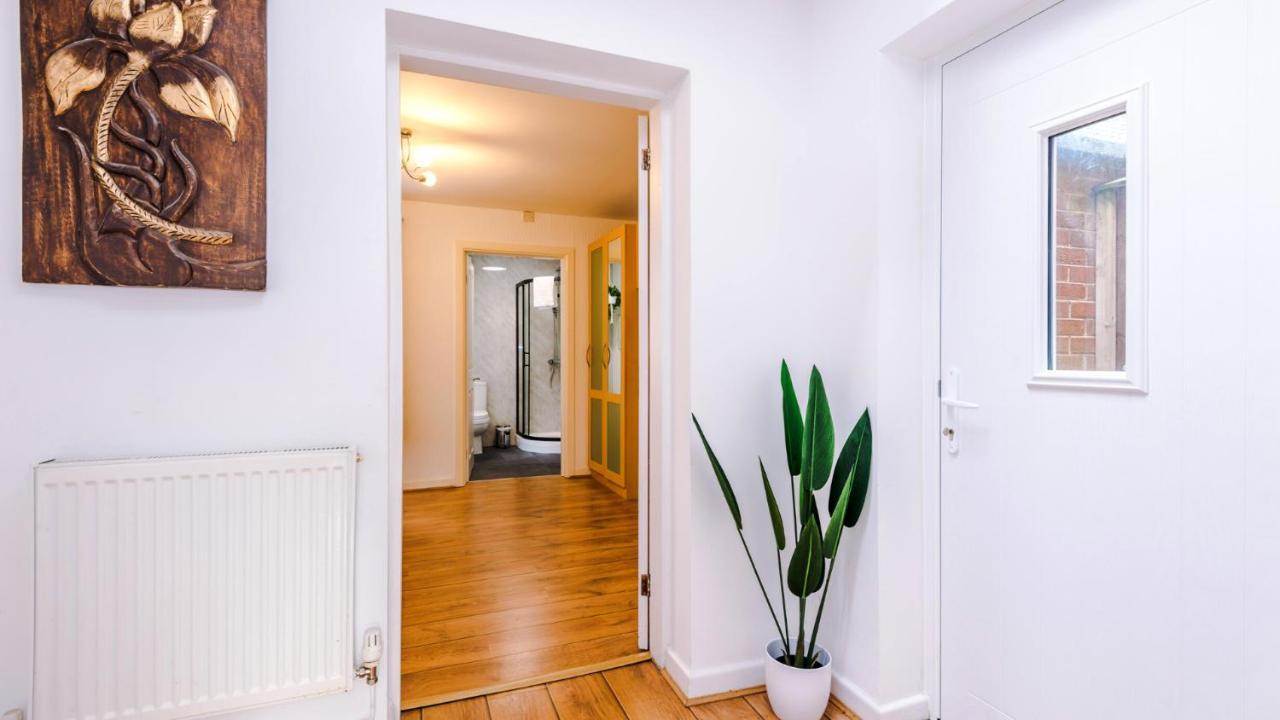 Wervin Newhall Road - 4 Bedroom Chester Home - Parking מראה חיצוני תמונה