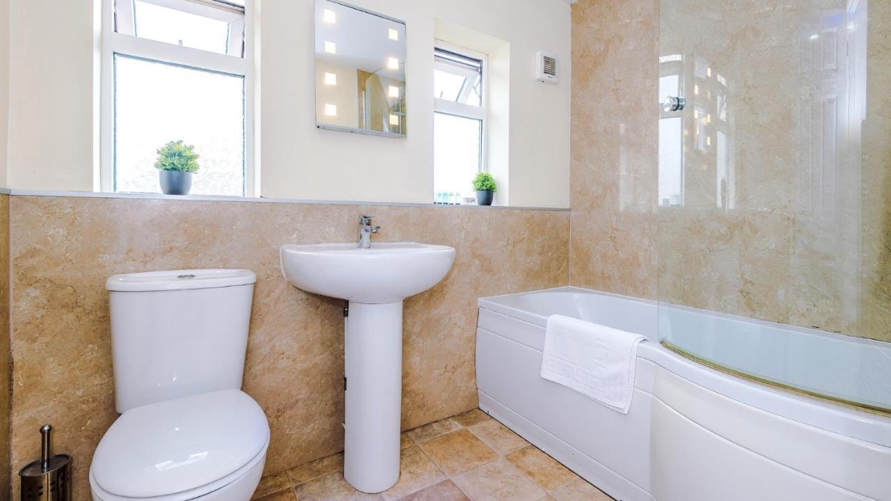 Wervin Newhall Road - 4 Bedroom Chester Home - Parking מראה חיצוני תמונה